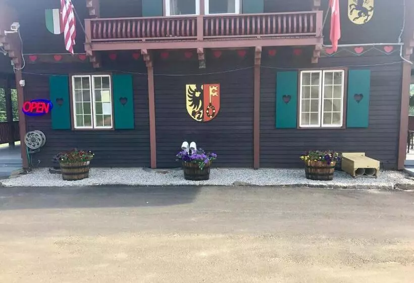 Swiss Chalets Village Inn