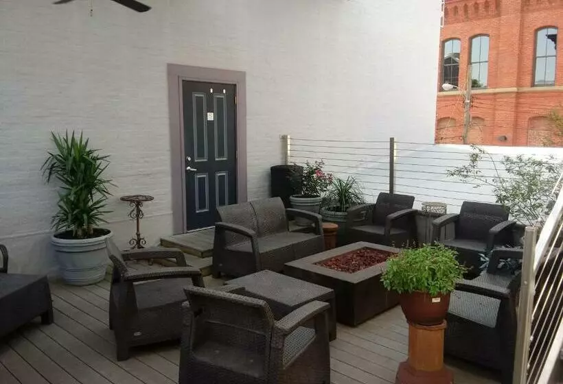 Symphony Hotel & Restaurant