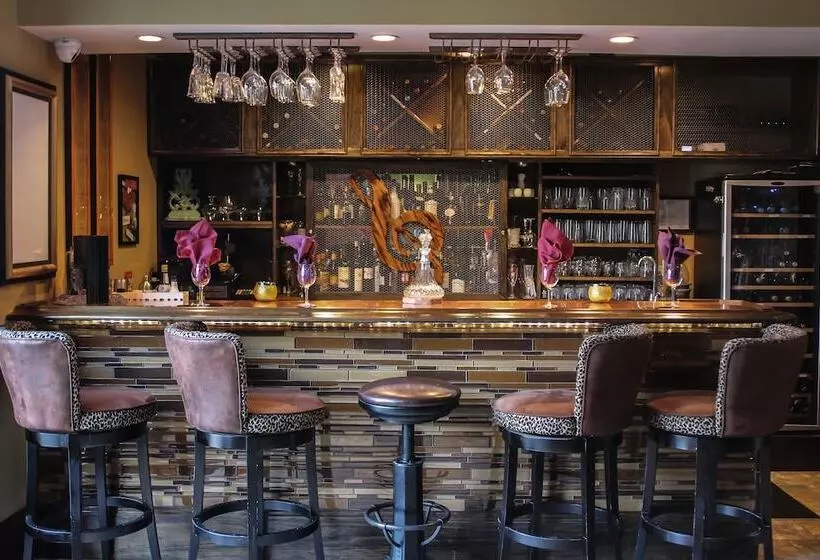 Symphony Hotel & Restaurant