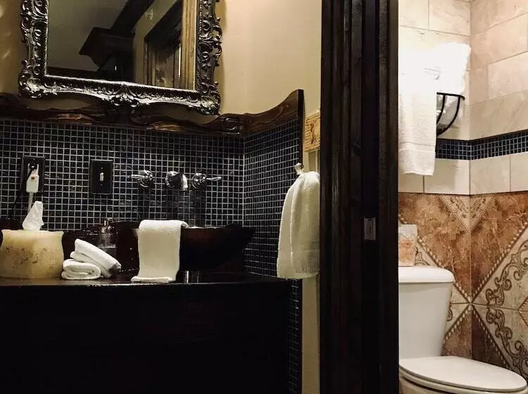Symphony Hotel & Restaurant