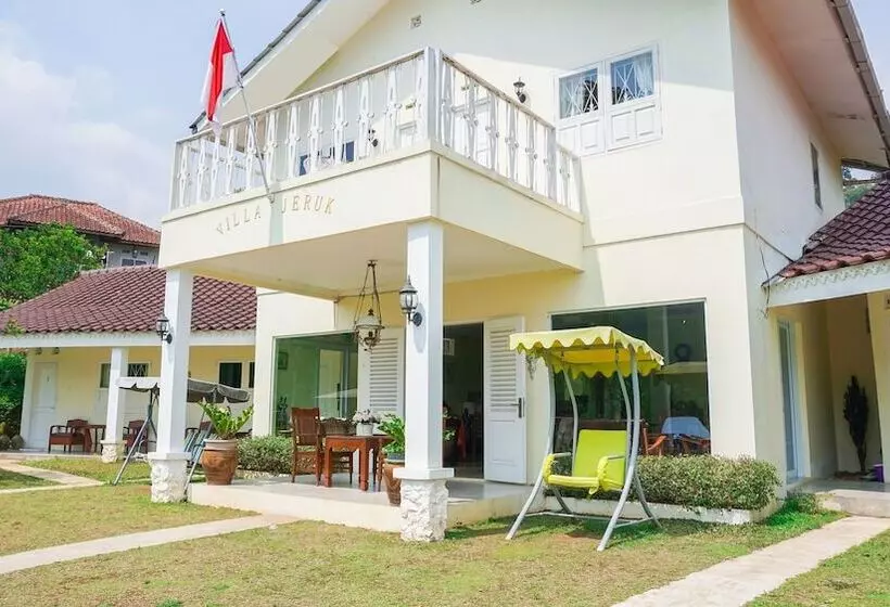 Hotelli Villa Jeruk By Oyo Rooms