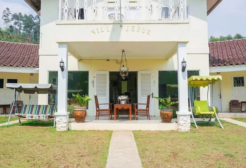 Hotelli Villa Jeruk By Oyo Rooms
