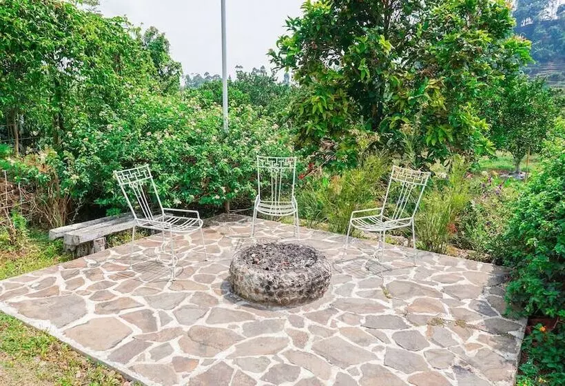 Hotelli Villa Jeruk By Oyo Rooms