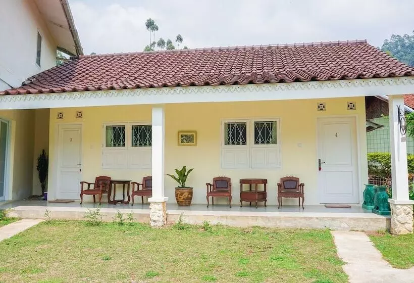 Hotelli Villa Jeruk By Oyo Rooms