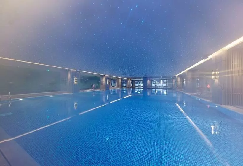 Hotelli Hualuxe Nanjing Yangtze River