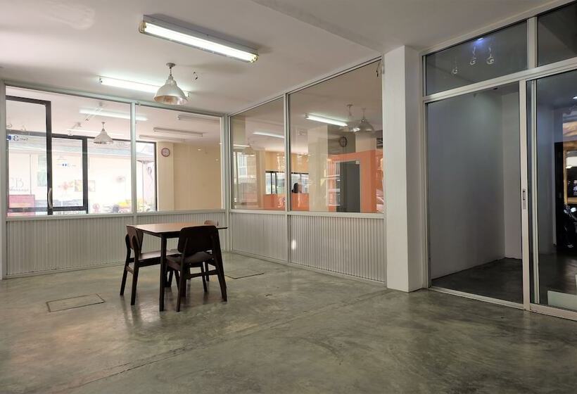 ホテル Ma U Sabai By Oyo Rooms