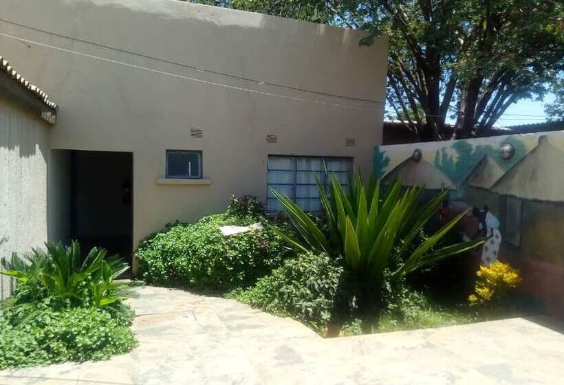 هتل Pakali Lodges