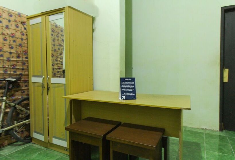 هتل Spot On 1842 Cevilla Bnb Residence Syariah