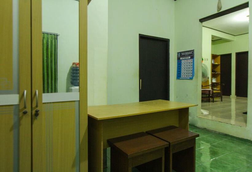 هتل Spot On 1842 Cevilla Bnb Residence Syariah