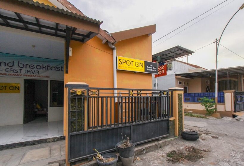 هتل Spot On 1842 Cevilla Bnb Residence Syariah