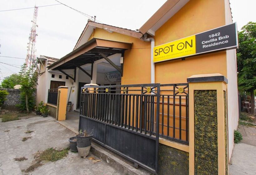 هتل Spot On 1842 Cevilla Bnb Residence Syariah