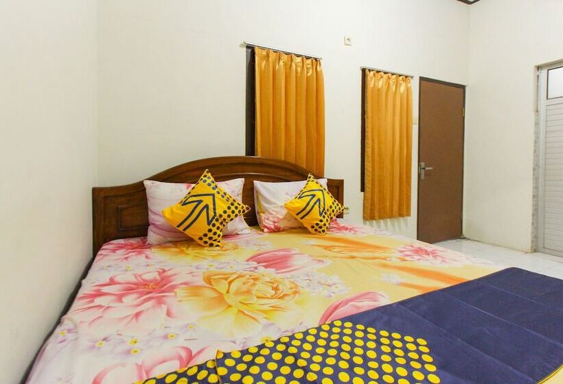 هتل Spot On 1842 Cevilla Bnb Residence Syariah