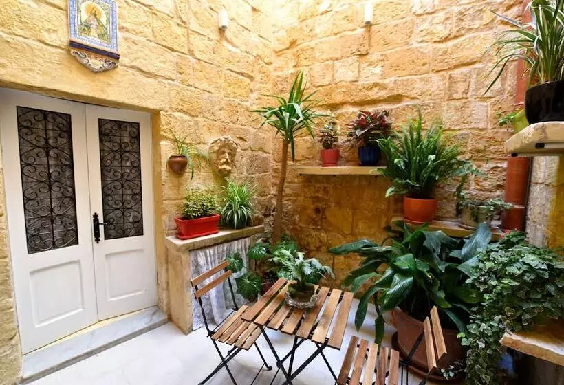 هتل The Lodge