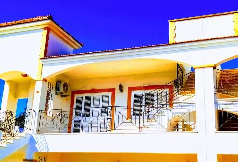 Salamina Houses