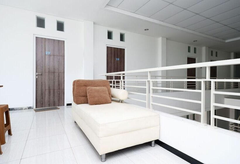 Sunshine Hostel By Oyo Rooms