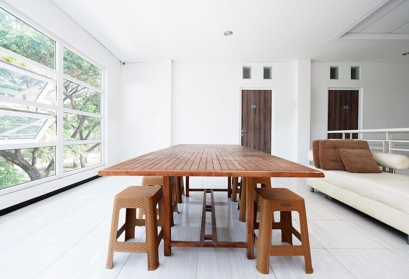 Sunshine Hostel By Oyo Rooms