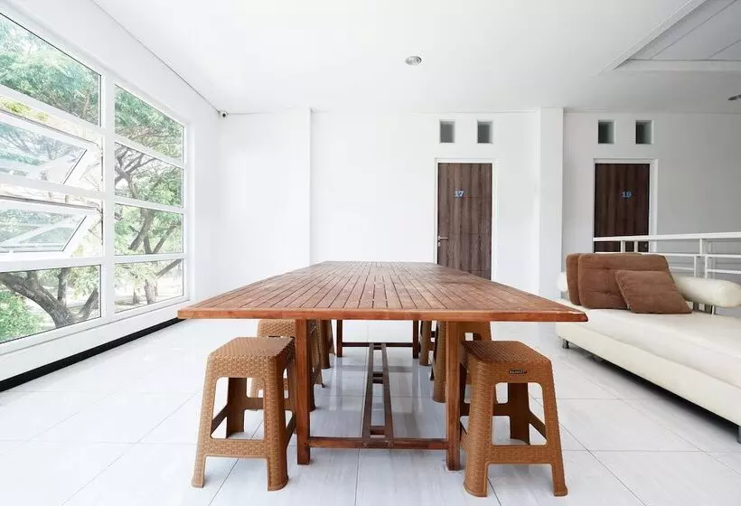 Sunshine Hostel By Oyo Rooms