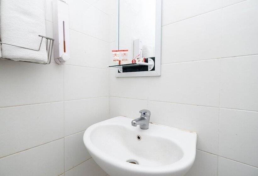 Sunshine Hostel By Oyo Rooms