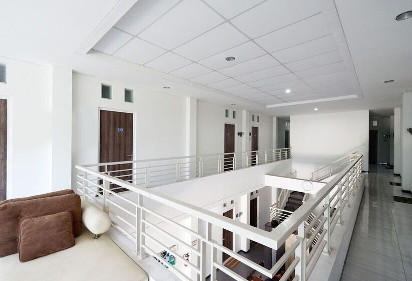 Sunshine Hostel By Oyo Rooms