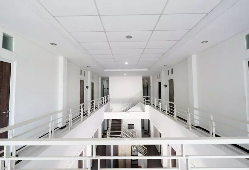 Sunshine Hostel By Oyo Rooms