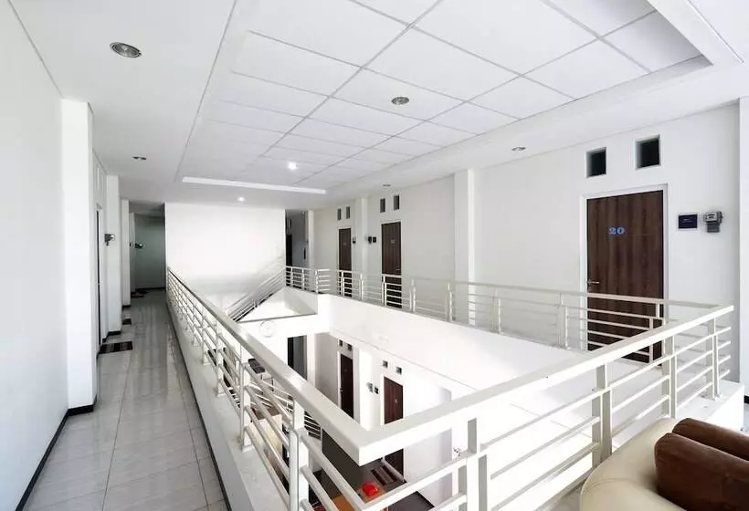 Sunshine Hostel By Oyo Rooms