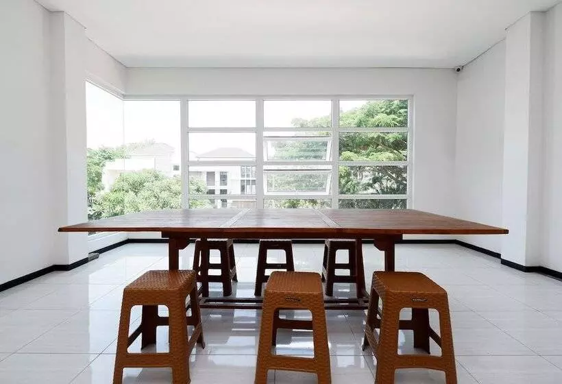 Sunshine Hostel By Oyo Rooms