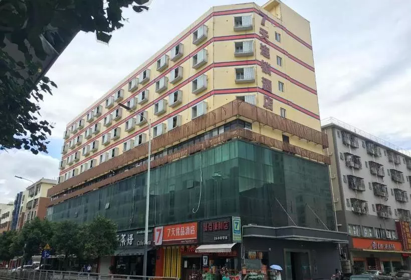 Hotelli 7days Premium Shenzhen Longhua Subway Station