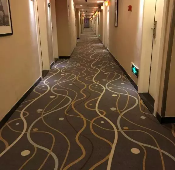 Hotelli 7days Premium Shenzhen Longhua Subway Station