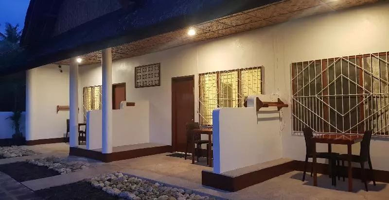 هتل Divers Lodge Moalboal