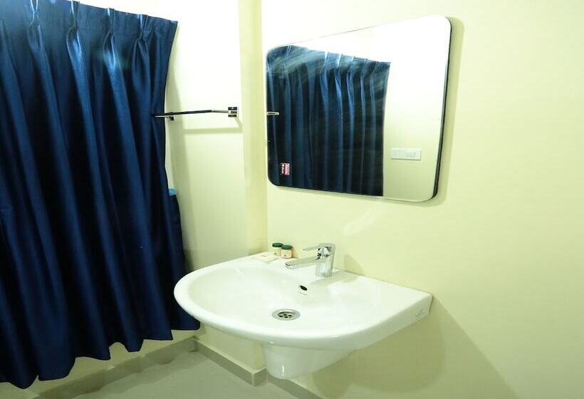 בית מלון כפרי Star Plaza By Oyo Rooms