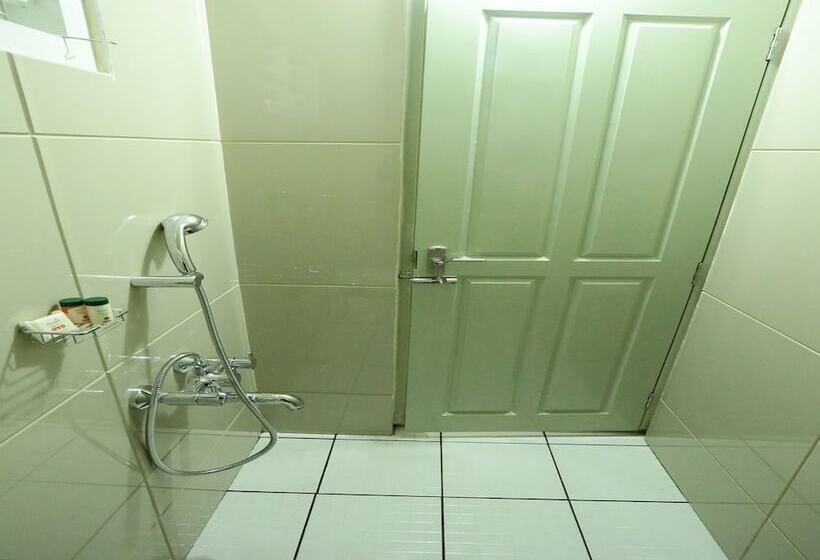 בית מלון כפרי Star Plaza By Oyo Rooms