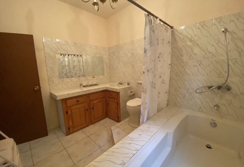 تختخواب و صبحانه Lord Royale