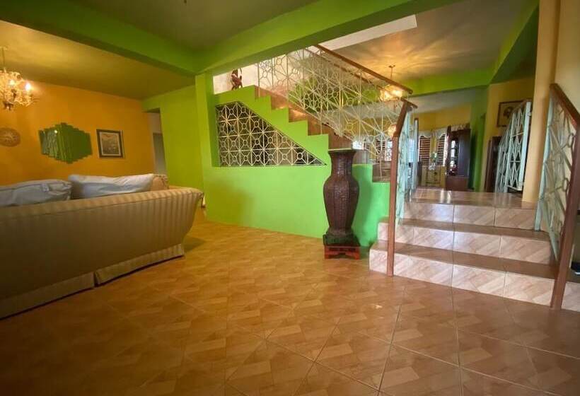 تختخواب و صبحانه Lord Royale