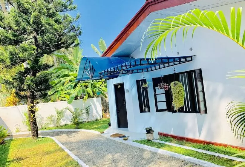ペンション Michs Beach Villa   Maggona