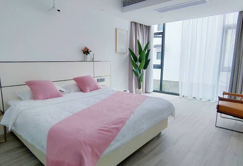 פנסיון Rock Wall