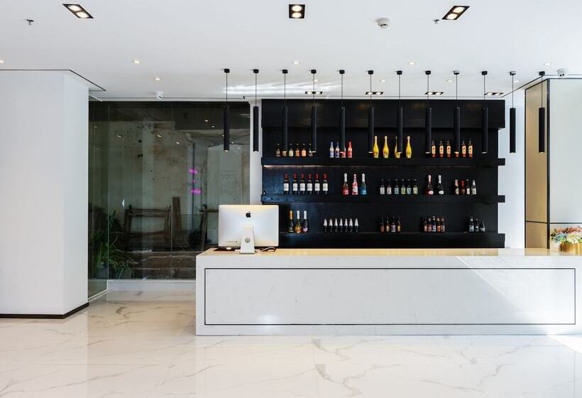 פנסיון Rock Wall