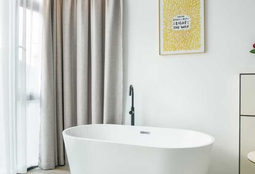 פנסיון Rock Wall