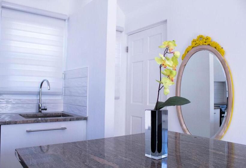 هتل Cavendish Heights Suites