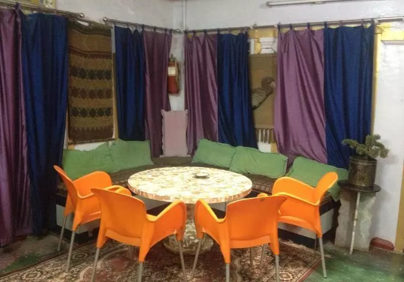 ホテル The Golden Lodge Varanasi