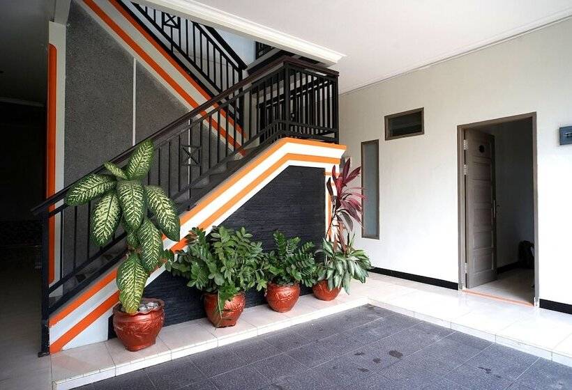 酒店 Jasmine Guest House Balikpapan By Oyo Rooms