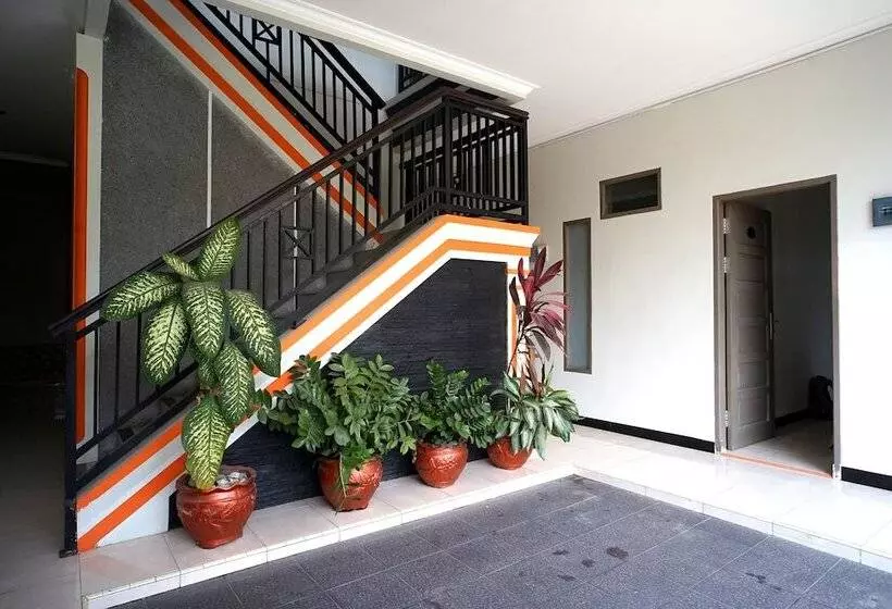 Hotelli Jasmine Guest House Balikpapan By Oyo Rooms