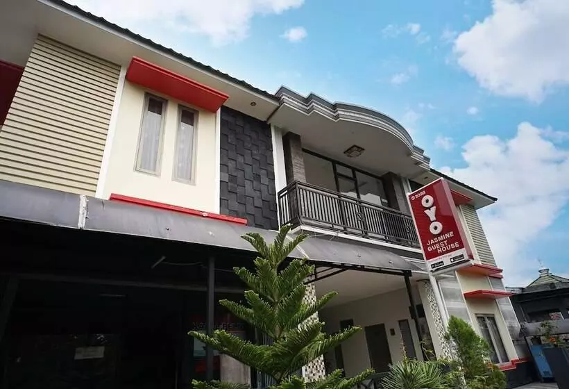 Hotelli Jasmine Guest House Balikpapan By Oyo Rooms
