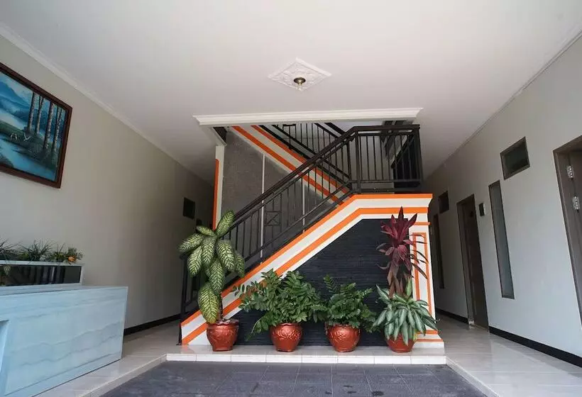 Hotelli Jasmine Guest House Balikpapan By Oyo Rooms