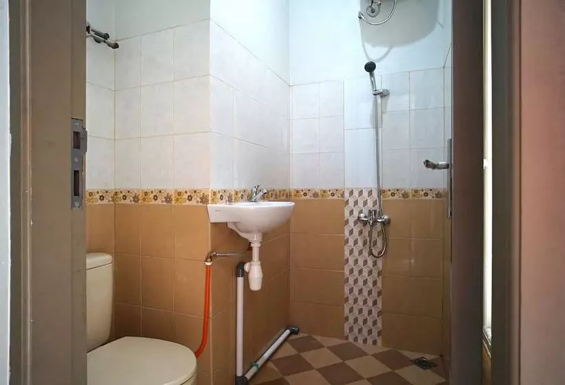 Hotelli Jasmine Guest House Balikpapan By Oyo Rooms