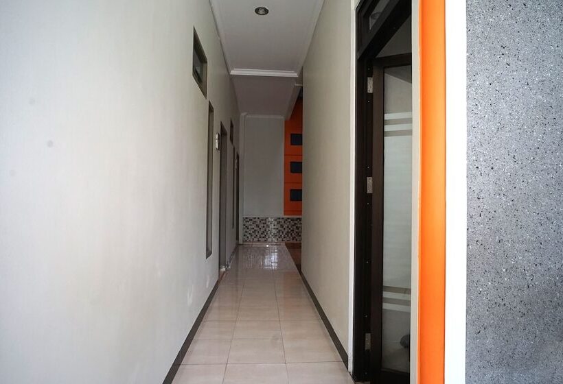 酒店 Jasmine Guest House Balikpapan By Oyo Rooms