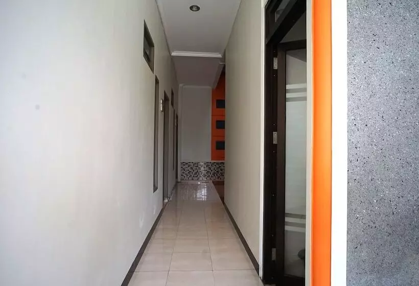 Hotelli Jasmine Guest House Balikpapan By Oyo Rooms