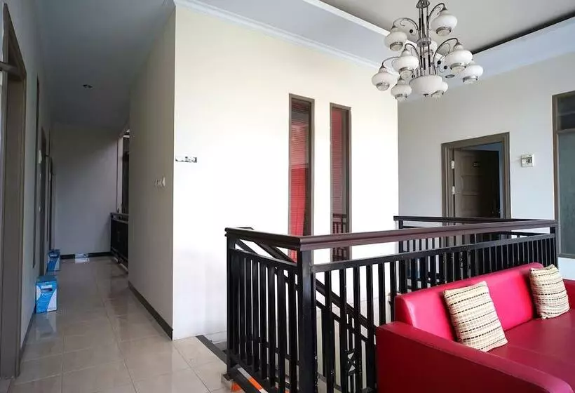 Hotelli Jasmine Guest House Balikpapan By Oyo Rooms