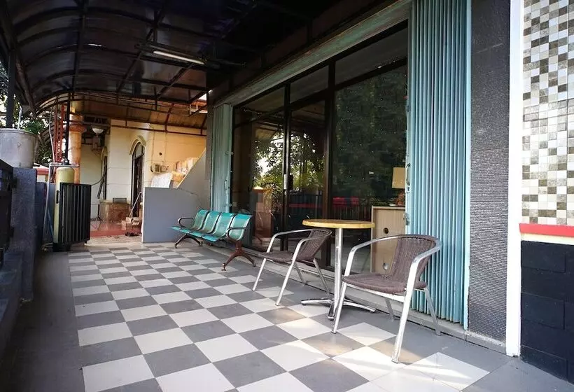 Hotelli Jasmine Guest House Balikpapan By Oyo Rooms