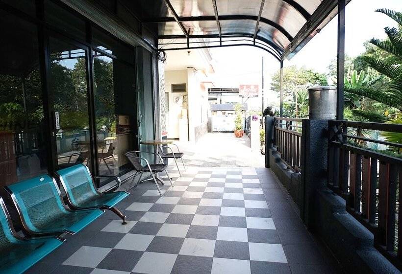 酒店 Jasmine Guest House Balikpapan By Oyo Rooms