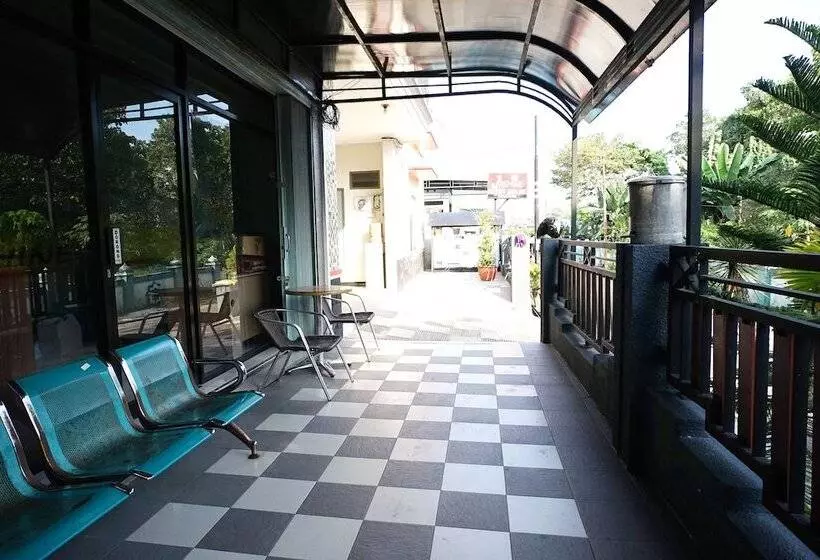 Hotelli Jasmine Guest House Balikpapan By Oyo Rooms